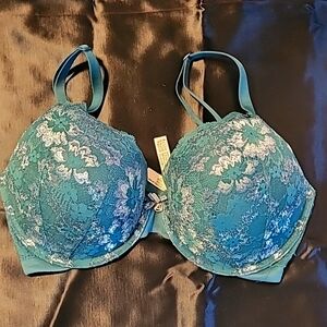 Black ivy green silver lace Body by Victoria Secret bra 32DDD